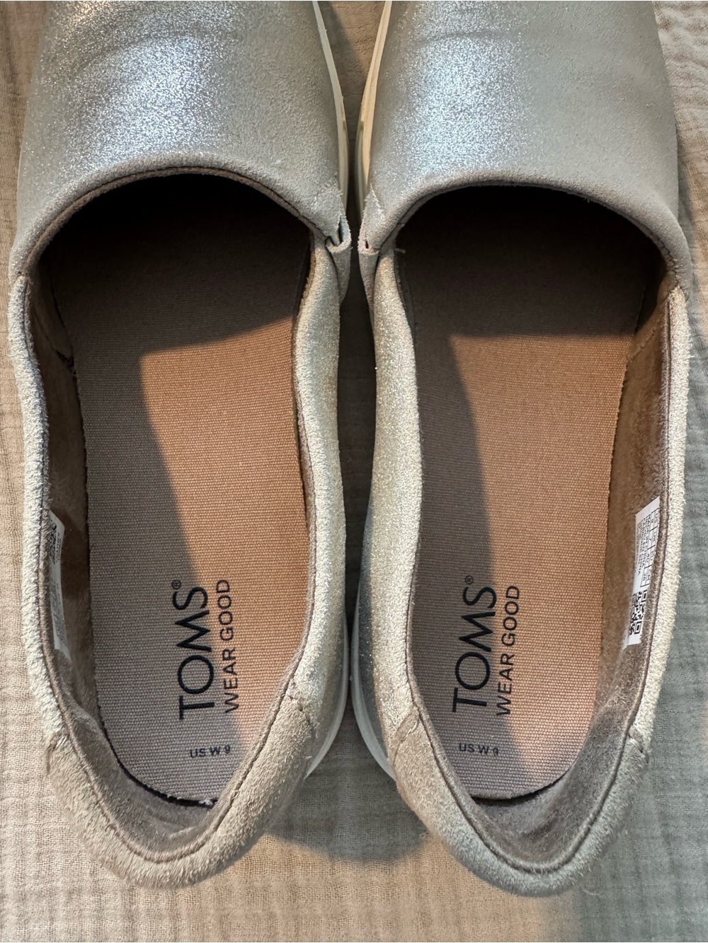 TOMS Kameron Slip-On Sneaker - Champagne Metallic Leather - Women’s Size 9 - Picture 3 of 9